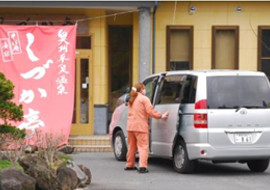 Free shuttle bus is available to Chusonji Temple (Konjikido), Motsuji Temple or Hiraizumi Station.