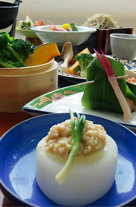 Fishes, meats and vegetables grown in Tohoku district are meeting together.