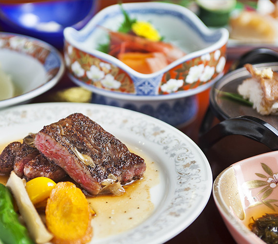 Please savor taste of Japanese cuisine in each season.