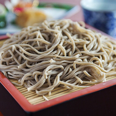 Soba noodle is made by hand every day. Please enjoy the taste as well as the scent of soba noodle.