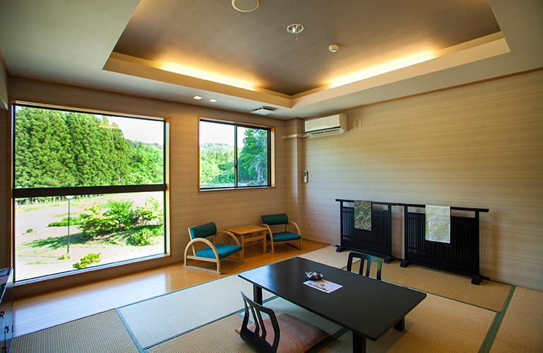 Japanese rooms with tatami mat have the distinctive warmth of natural materials.