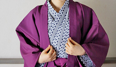 If you change into yukata before going to the hot spring, you can easily take off and put on in the dressing room.